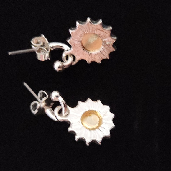 Avon - Picture 5 of 5